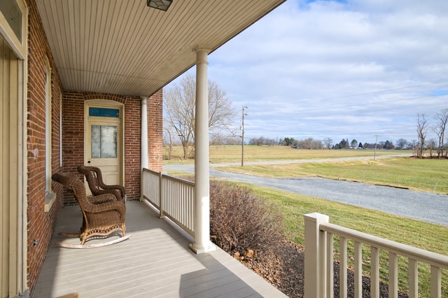 Foto del edificio - 397 Charlestown Rd