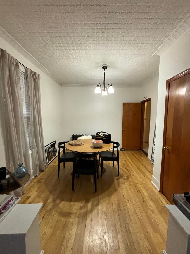 Foto del edificio - 448 Gregory Ave