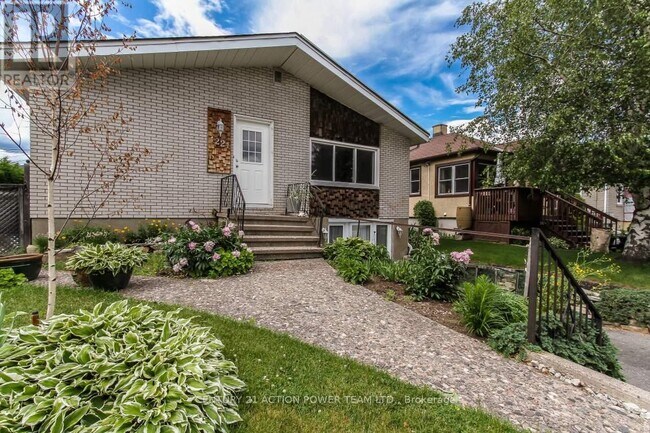 Photo du bâtiment - 1221 Kitchener Ave