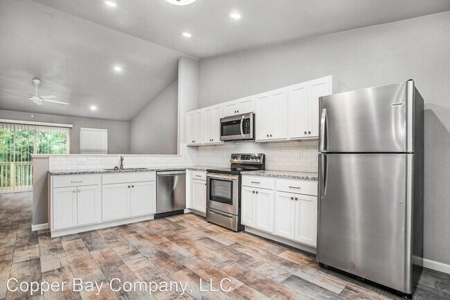 Building Photo - 4 br, 2 bath House - 17485 Silver Maple St...