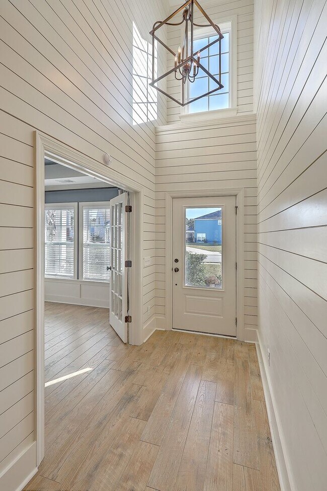 Building Photo - Beautiful Two Story Home On Johns Island!