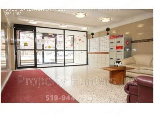 Photo du bâtiment - Large ALL INCLUSIVE 2 Bed 1 Bath Main Floo...