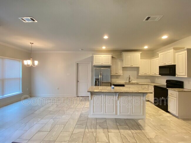 Building Photo - 32496 Lake Pointe Blvd