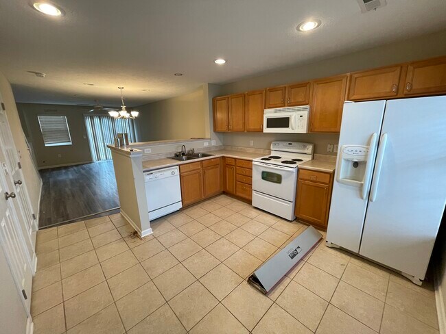 Foto del edificio - 8454 Diversey Loop