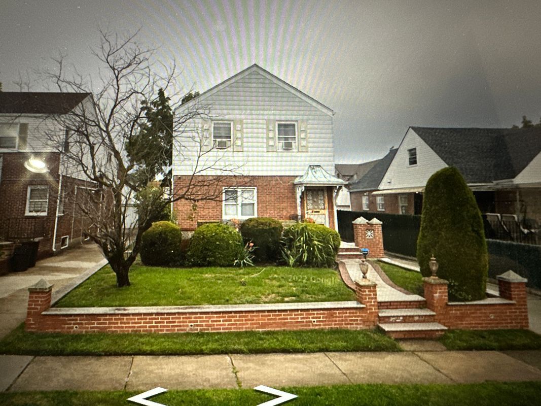 Foto principal - 76-12 175th St