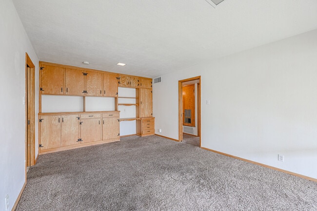Building Photo - 1707 W Hazelwood St