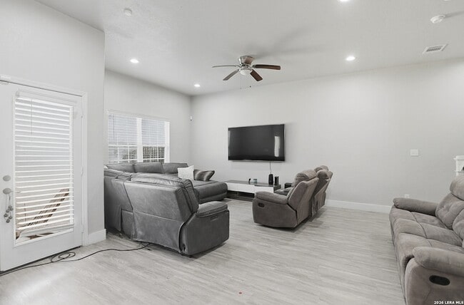 Building Photo - 164 Ave Ventana