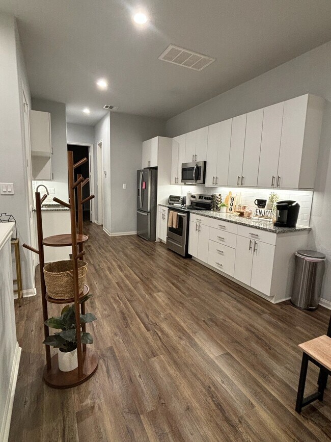 Building Photo - 4928 Paradigm Ln