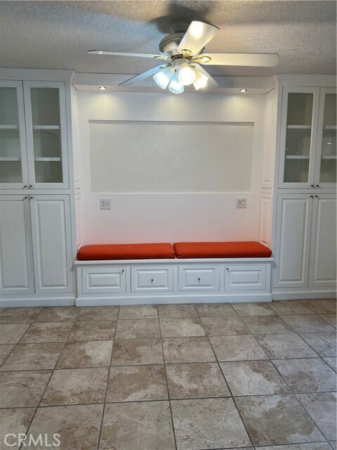 Foto del edificio - 1429 E Albion Ln