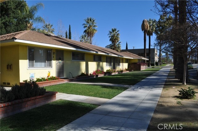 Building Photo - 6 W Cypress Ave