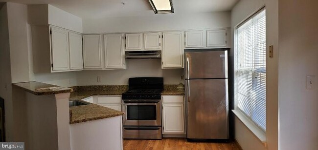 Building Photo - 2328 Woodbark Ln