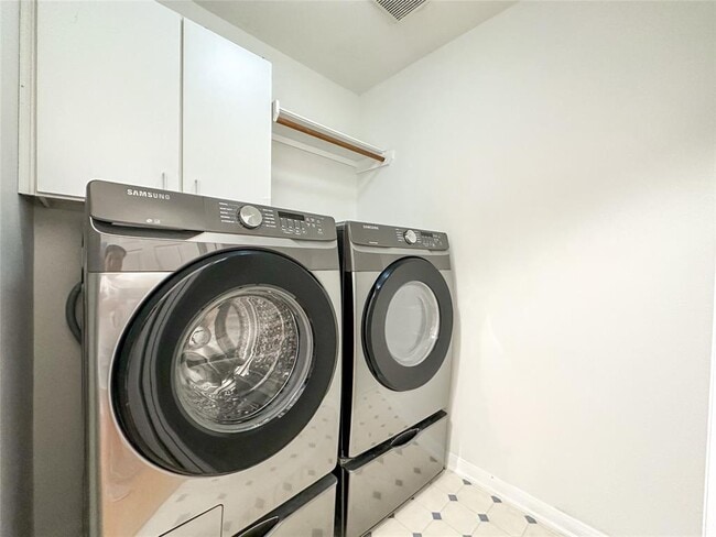 Building Photo - 311 N Rush Haven Cir
