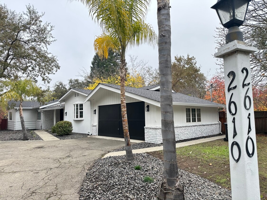 Foto principal - 2610 Walnut Blvd