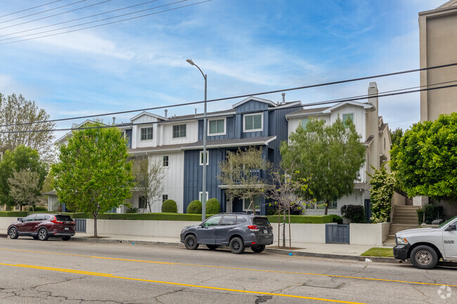 Building Photo - Toluca Village