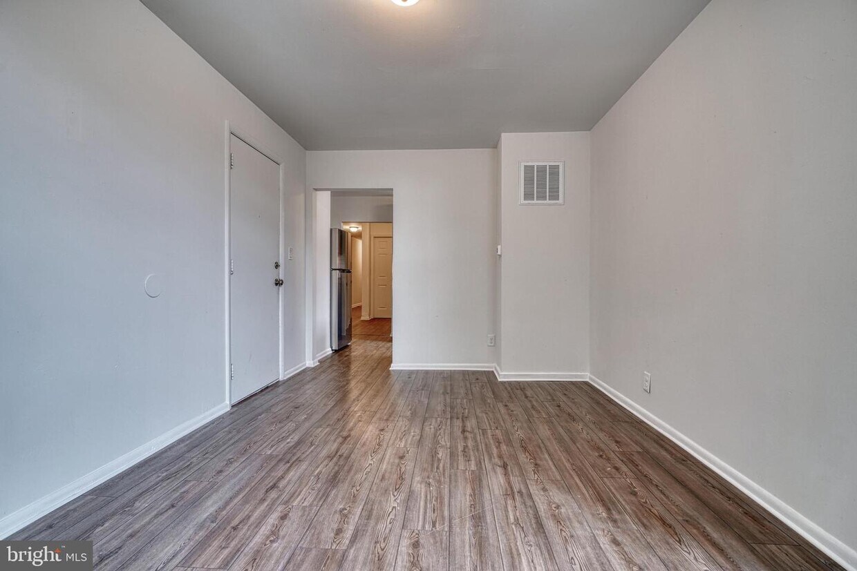 Building Photo - 2324 Callow Ave