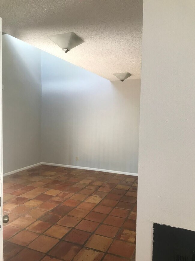 Foto del edificio - 2 bedroom Duplex