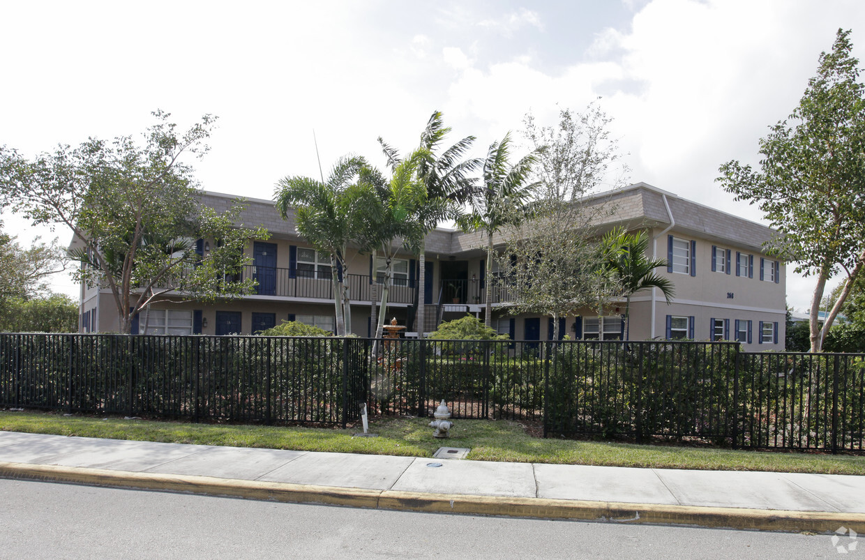 Building Photo - Delray Gulf Stream Apartments