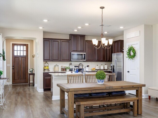 Building Photo - 213 Schneider, Austin, TX 78728