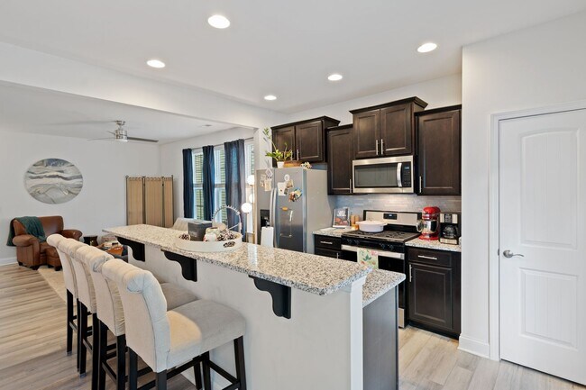 Foto del edificio - Stylish and Spacious 3 Bedroom, 2.5 Bathro...