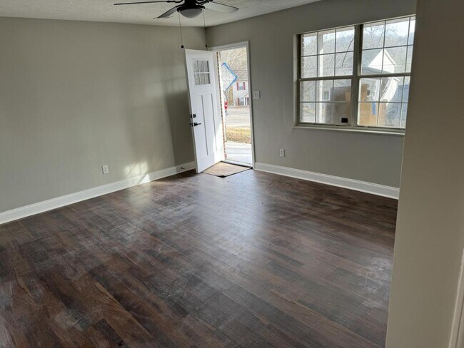 Foto del edificio - 2911 Beaverwood Dr