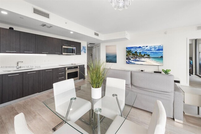 Foto del edificio - 45 SW 9th St