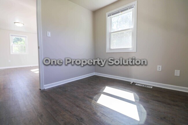 Building Photo - 5548 Mulberry Ave