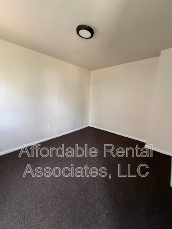 Building Photo - 1425 S 11th St