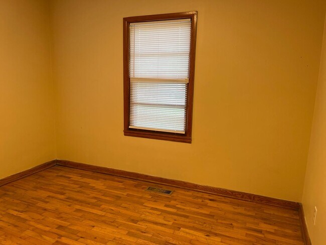 Foto del edificio - Coming soon 3x1 with a great backyard.