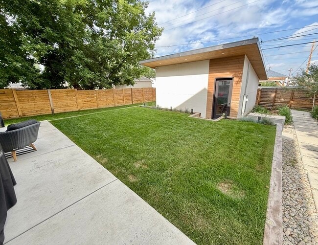 Building Photo - 4465 Zenobia St