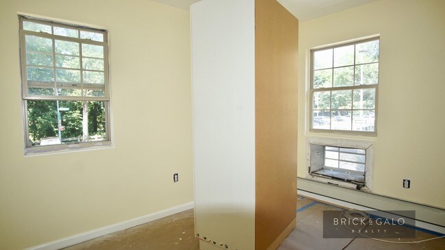 Building Photo - 600 Thwaites Pl
