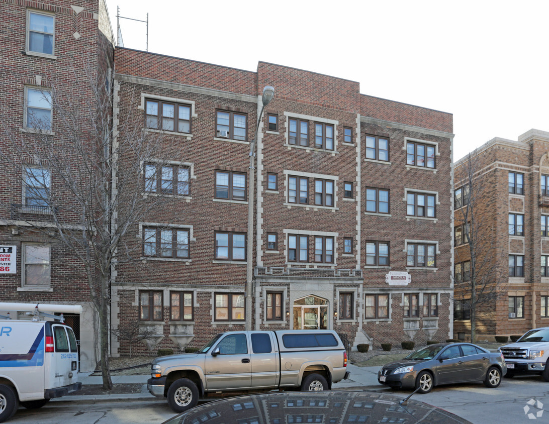 Primary Photo - Janola Apartments