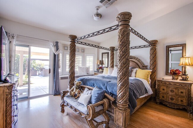Foto del edificio - Beautiful 4 bed 2 bath home located in Cen...