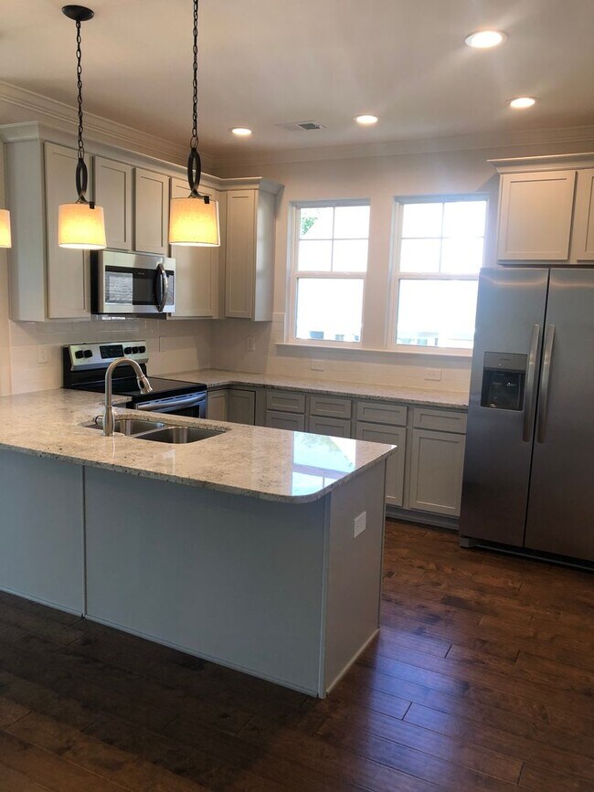 Foto del edificio - Greenville, 3BD/2.5, 1641SF