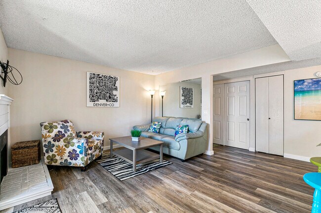 Building Photo - 3141 S Tamarac Dr