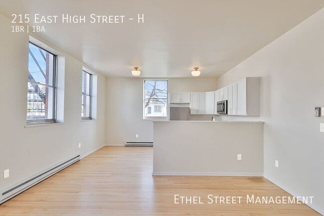 Building Photo - 215 E High St