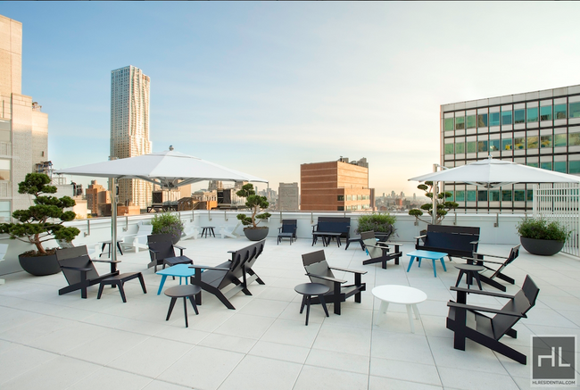 Foto del edificio - Best Apartment in FIDI!! W+D in unit!! Roo...