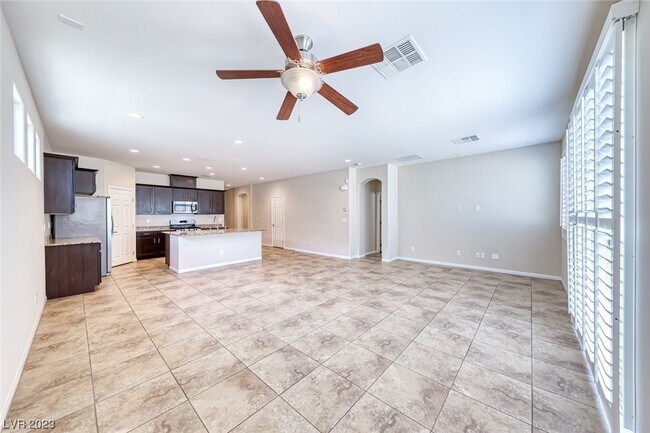 Foto del edificio - 5729 Akula Bay St