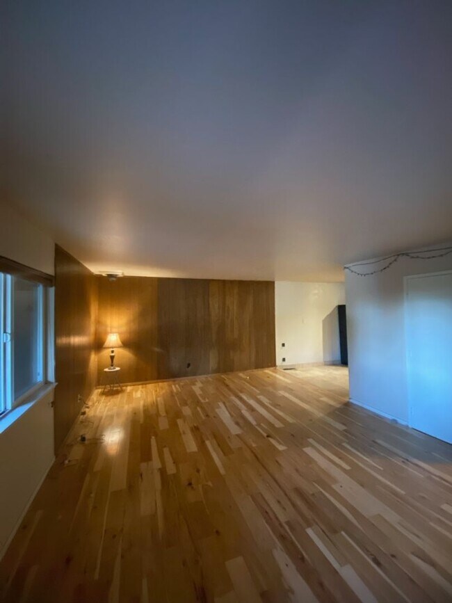 Building Photo - 802 Northwood