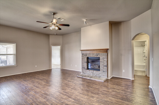 Building Photo - 3 Bedrooms+Study-Deer Creek Schools- Close...