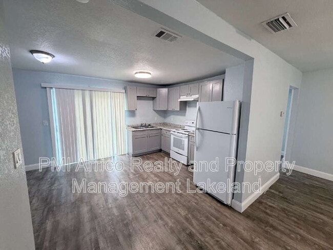 Building Photo - 815 N Davis Ave