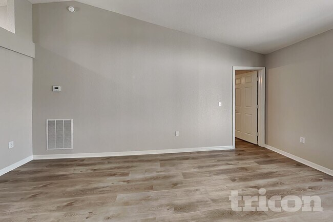 Foto del edificio - 2075 Sunflower St