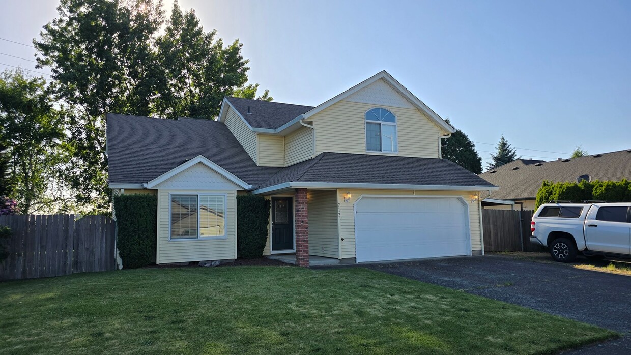 Primary Photo - Amazing 4 bedroom home