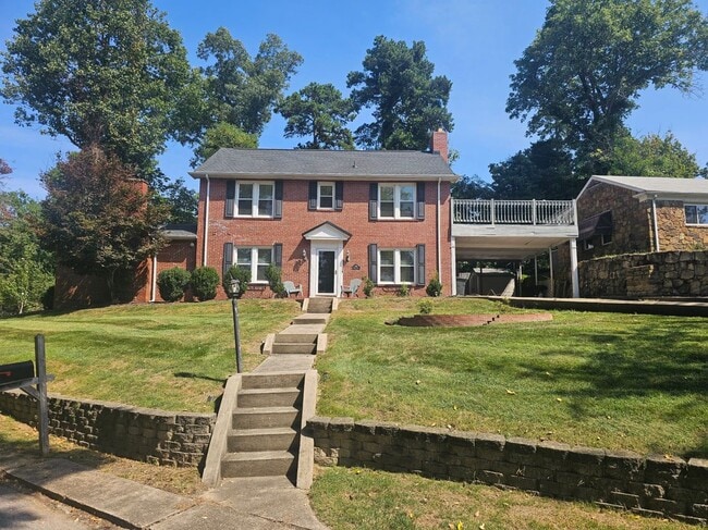 Building Photo - 513 Foster Rd