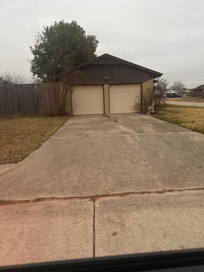 Photo - 735 Willow Run House