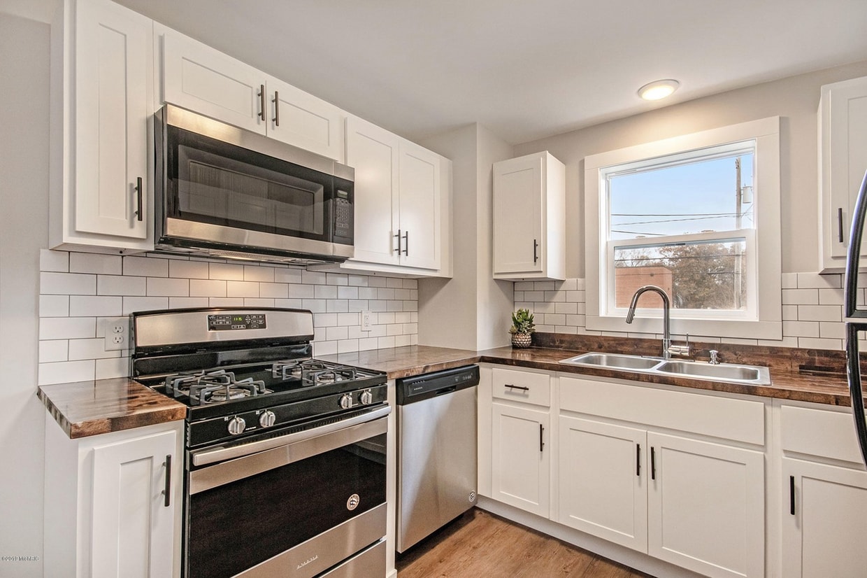 kitchen - 1116 36th St SW