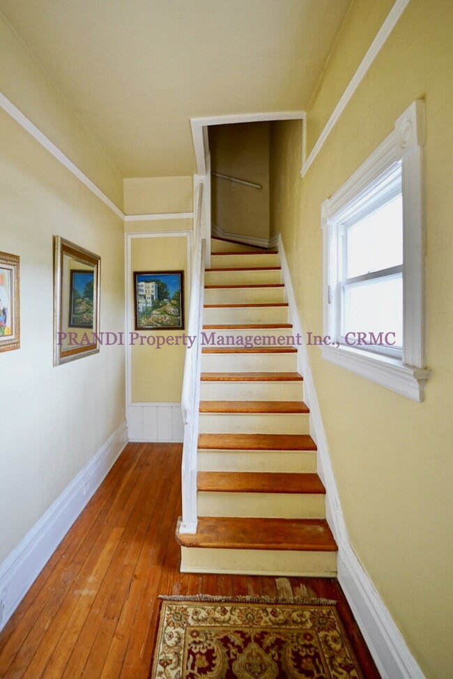 Foto del edificio - Upstairs 1-Bedroom, 1-Bath Apartment – Bri...