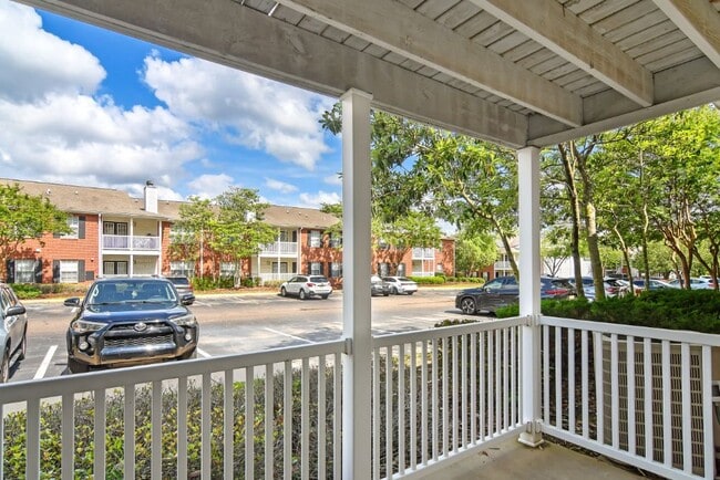 Building Photo - The Reserve at Woodchase