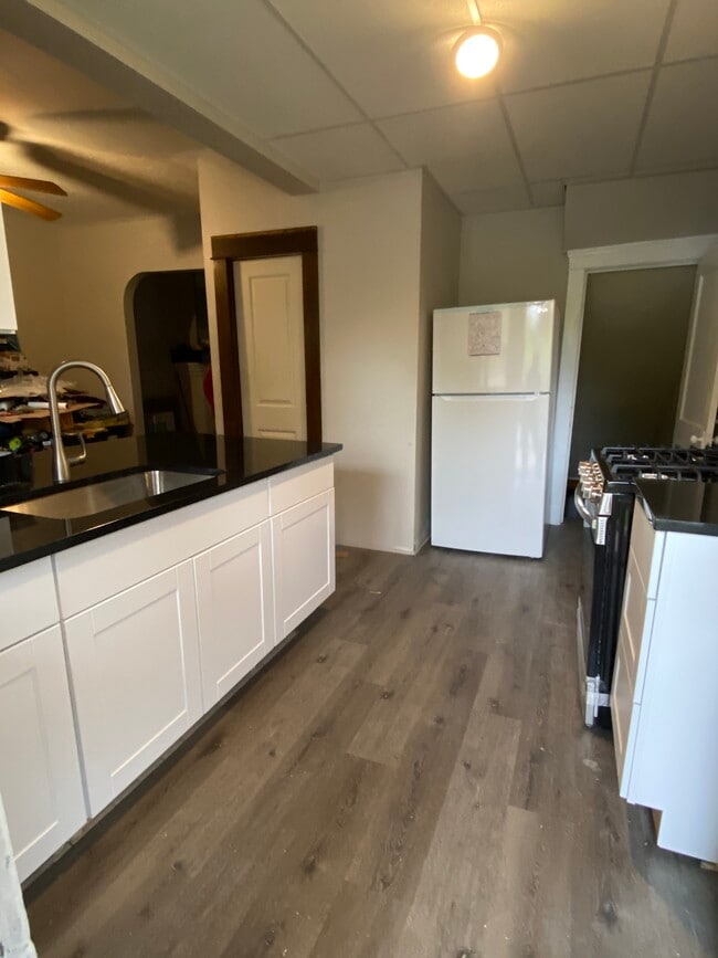Foto del edificio - 15518 Clifton Blvd