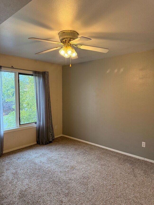 Building Photo - 7351 Huntsmen Cir