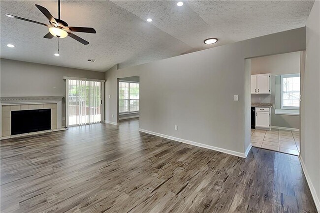 Foto del edificio - 4018 River Rock Way